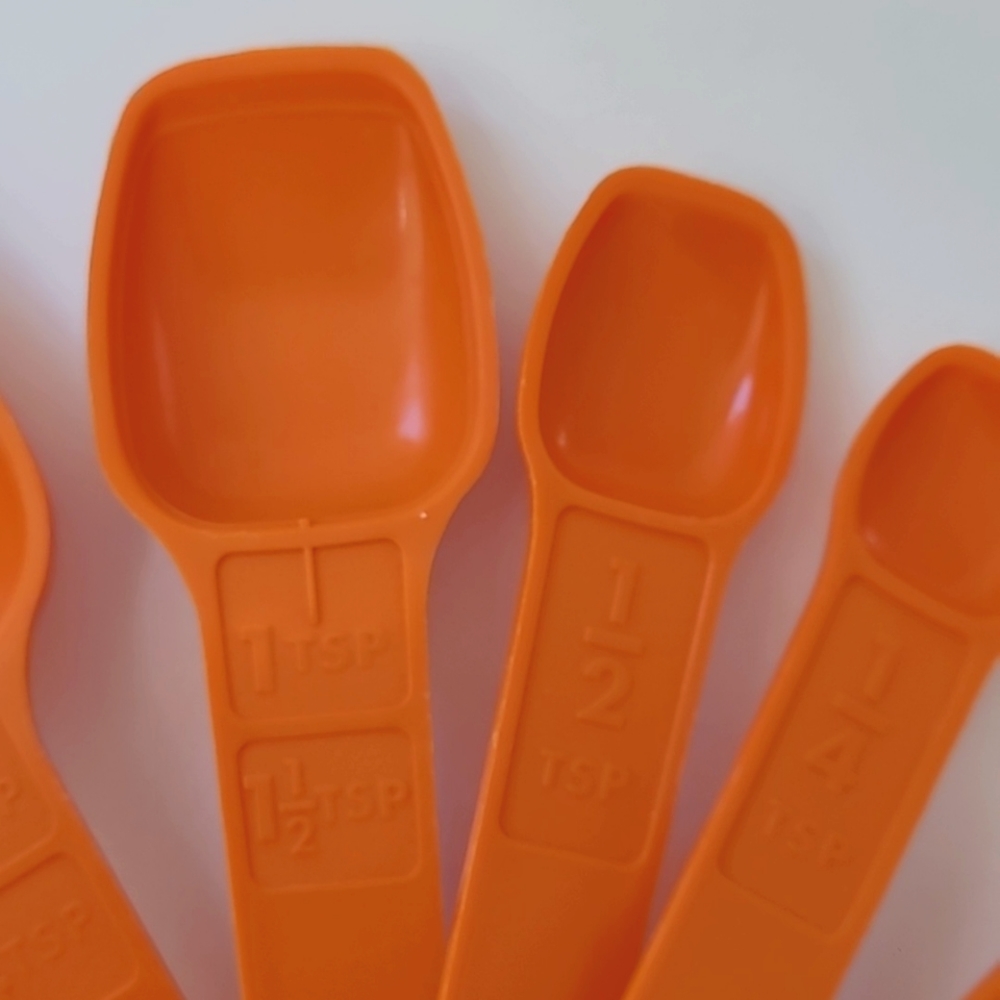 Vintage Tupperware measuring spoons - Picture 3 of 7